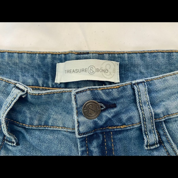 Size 2 jeans with flower embroidering. - Picture 3 of 3